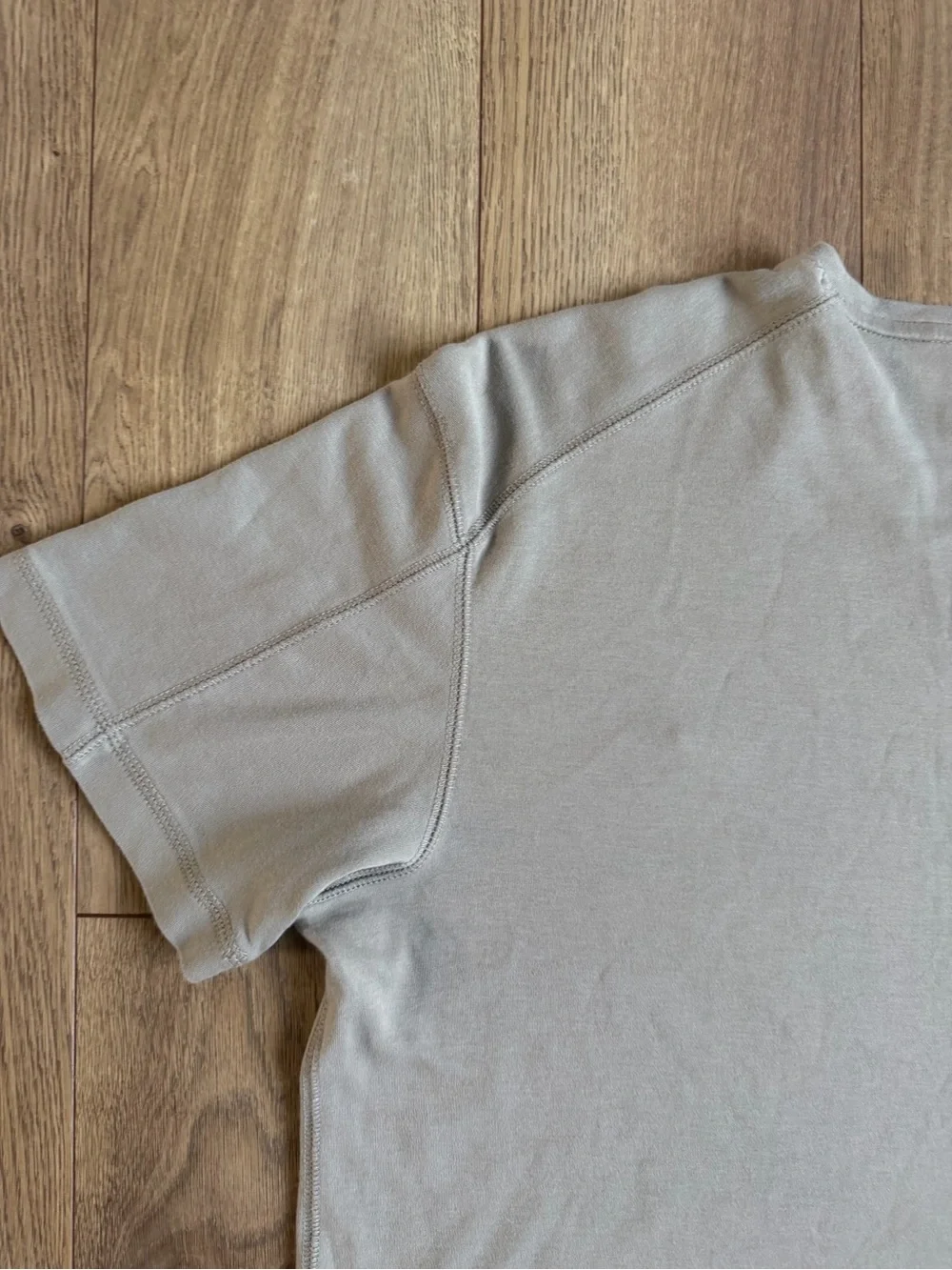 Nike Air Jordan Men’s 100% Cotton V-Neck Short Sleeve Shirt in Beige Size Large